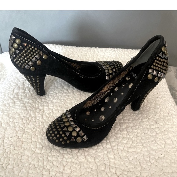 NOT RATED BLACK STUDDED VELVET HERLS IN SIZE 7 - Picture 3 of 11